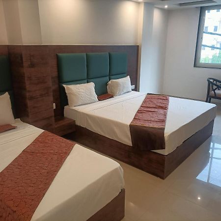 Family Hotel Tark Near Igi Airport Delhi ニューデリー エクステリア 写真