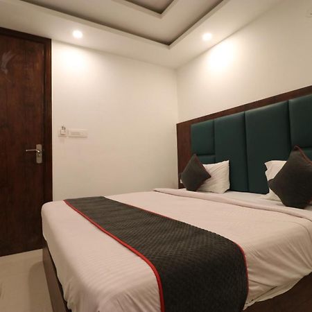 Family Hotel Tark Near Igi Airport Delhi ニューデリー エクステリア 写真