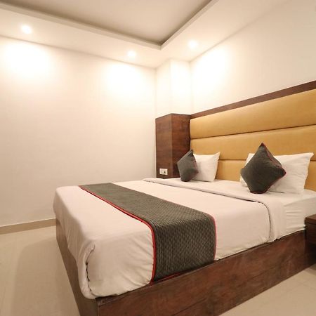 Family Hotel Tark Near Igi Airport Delhi ニューデリー エクステリア 写真