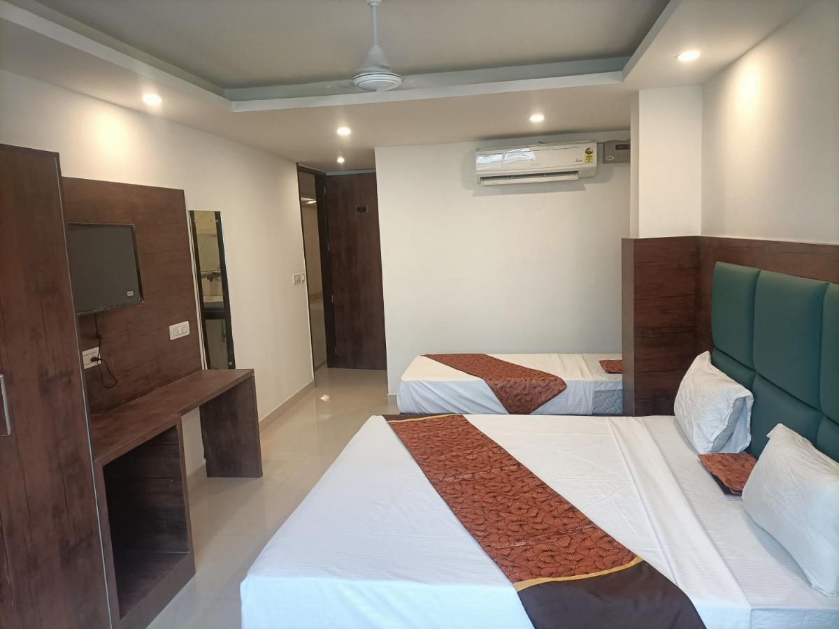 Family Hotel Tark Near Igi Airport Delhi ニューデリー エクステリア 写真