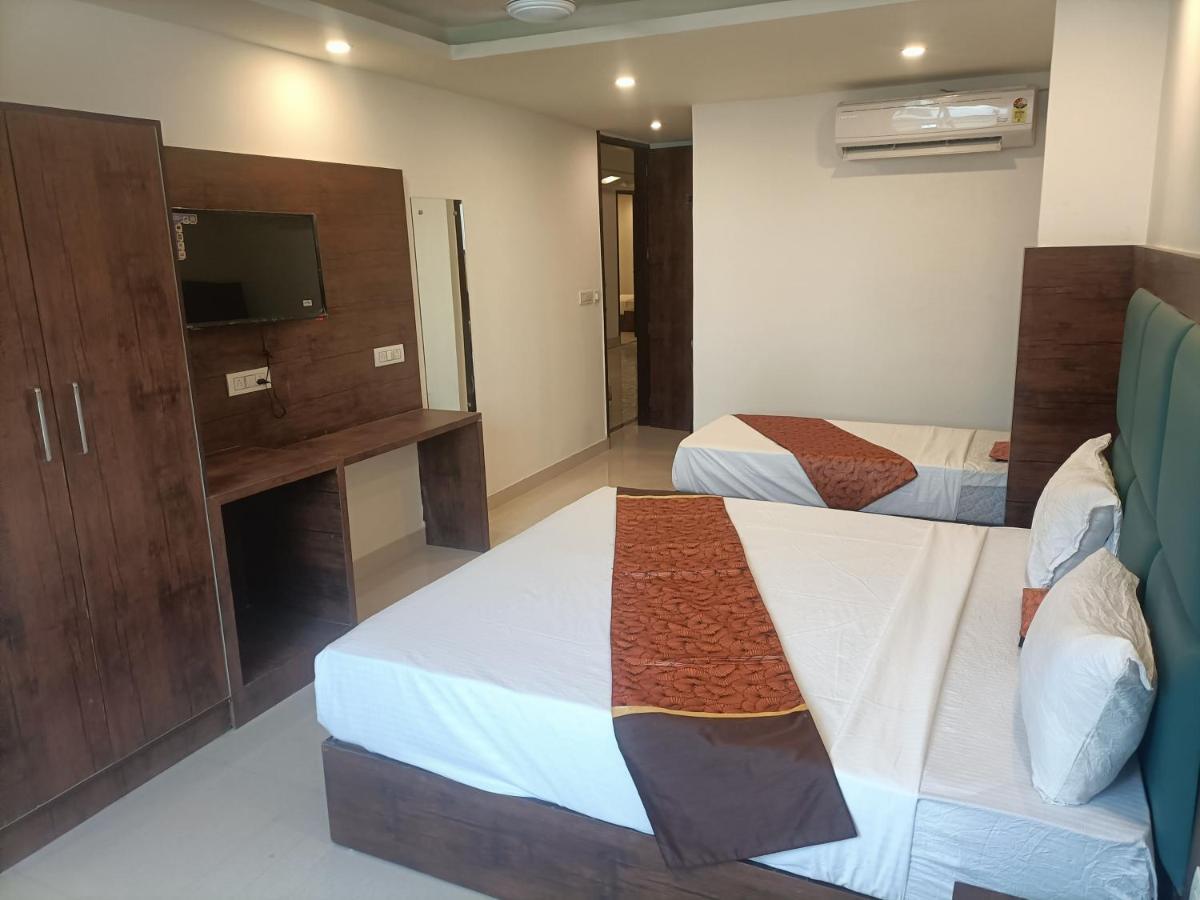 Family Hotel Tark Near Igi Airport Delhi ニューデリー エクステリア 写真