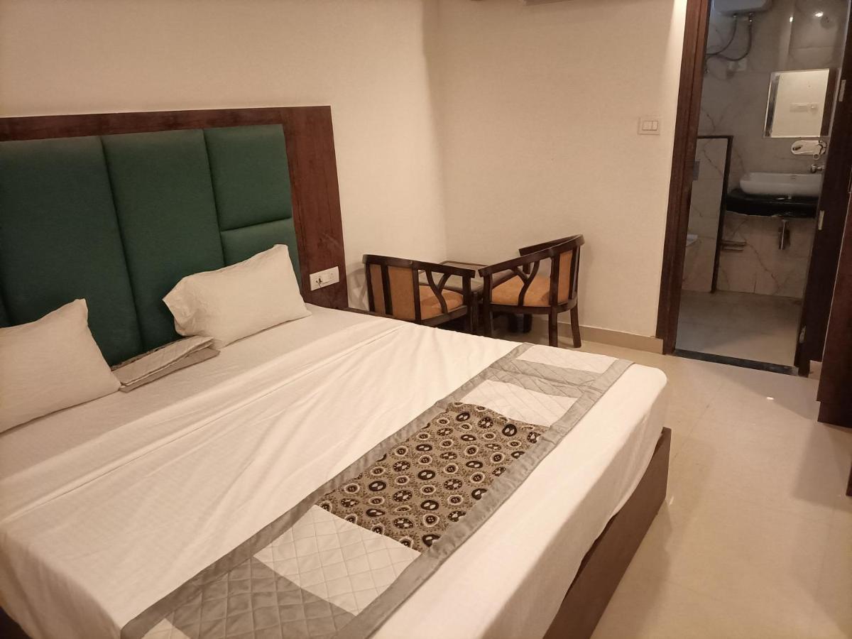 Family Hotel Tark Near Igi Airport Delhi ニューデリー エクステリア 写真