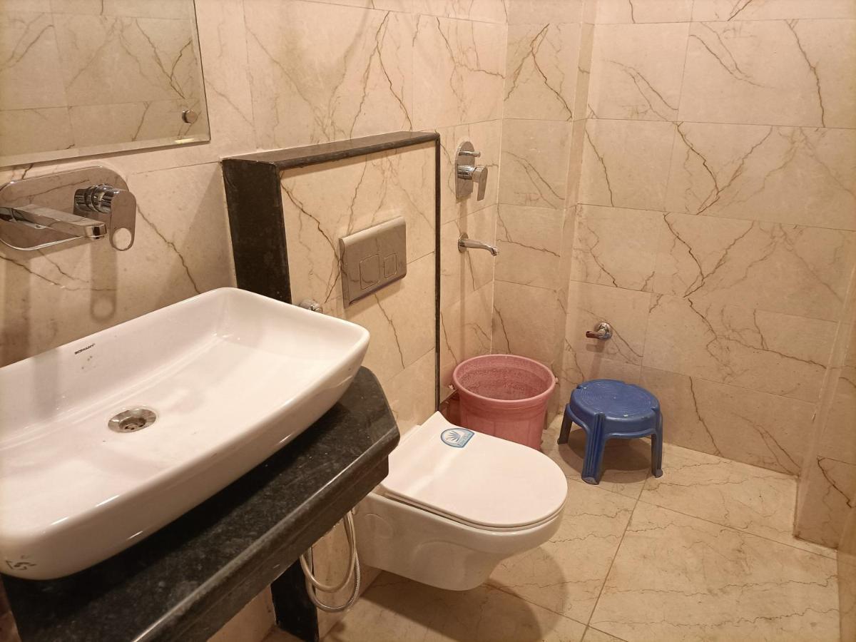Family Hotel Tark Near Igi Airport Delhi ニューデリー エクステリア 写真