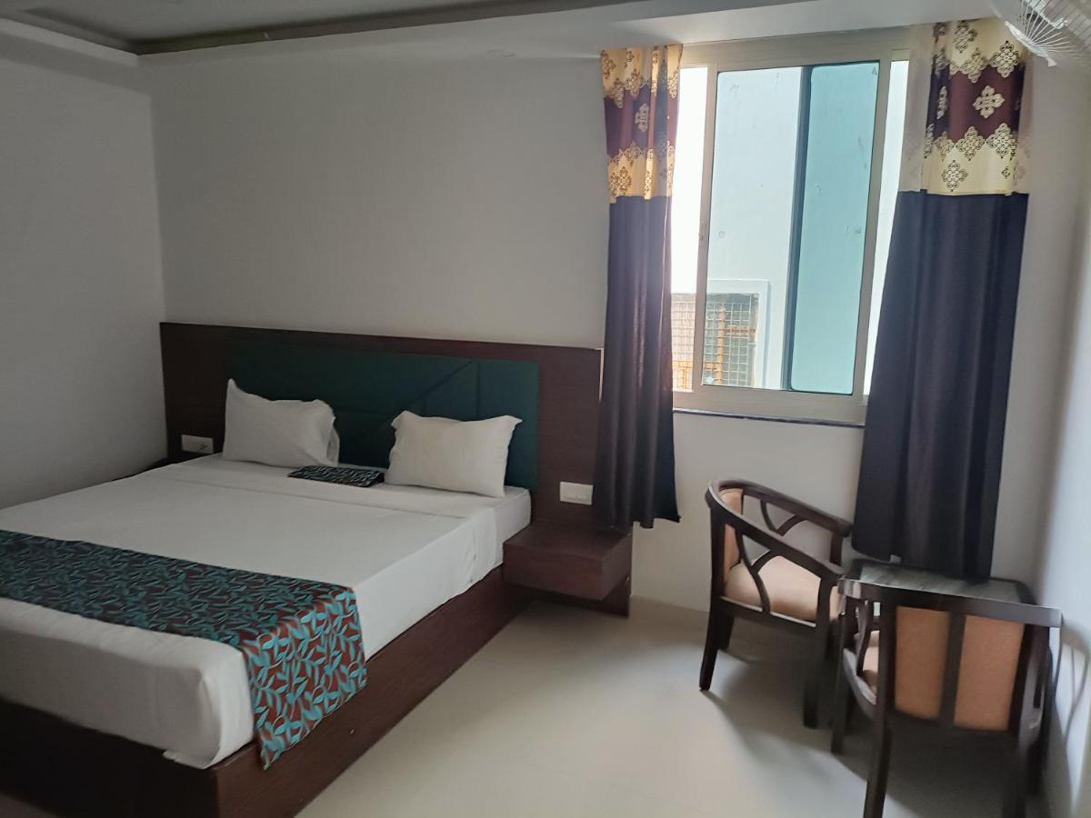 Family Hotel Tark Near Igi Airport Delhi ニューデリー エクステリア 写真