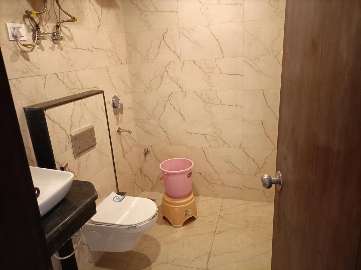 Family Hotel Tark Near Igi Airport Delhi ニューデリー エクステリア 写真