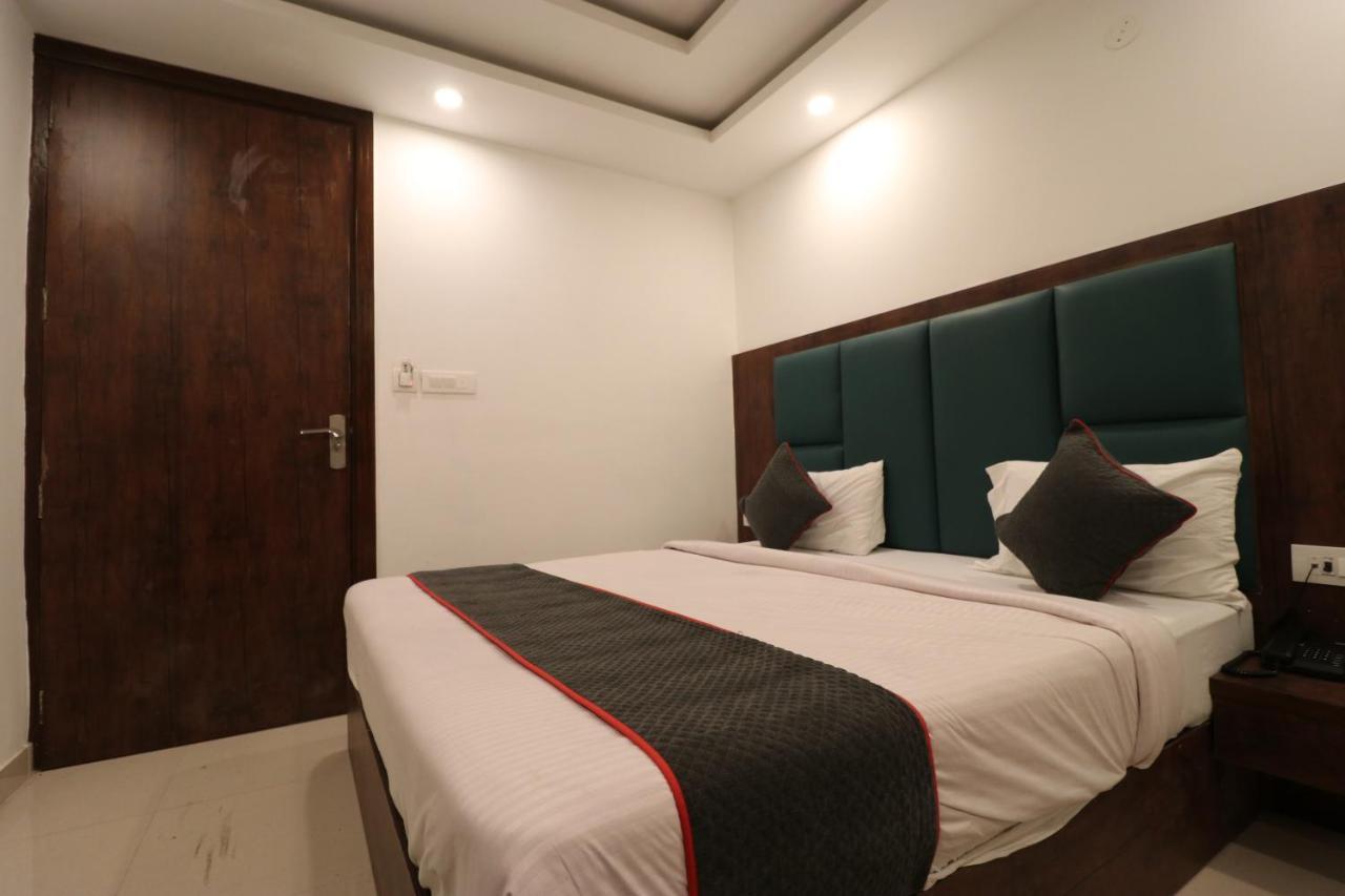 Family Hotel Tark Near Igi Airport Delhi ニューデリー エクステリア 写真