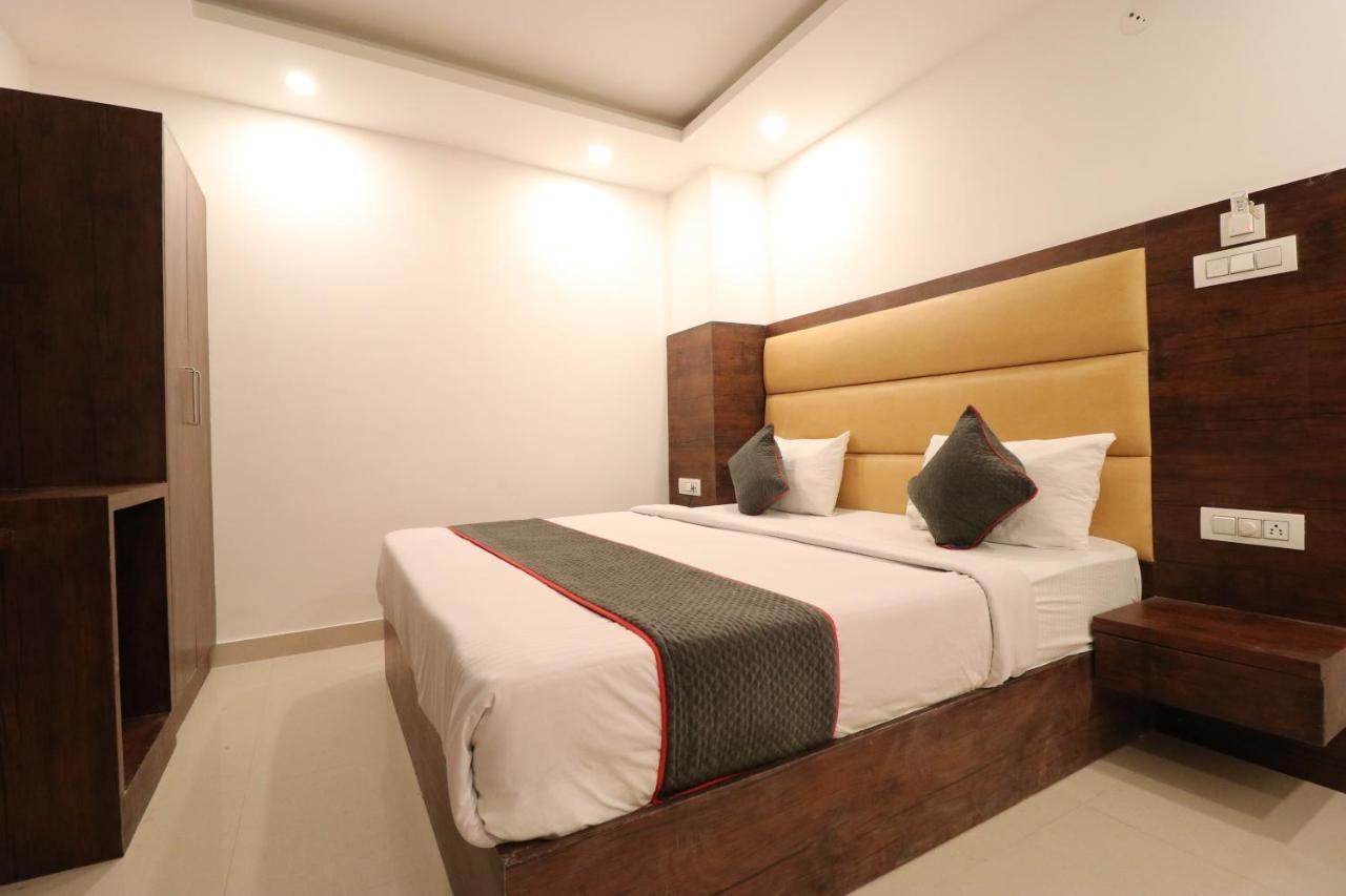 Family Hotel Tark Near Igi Airport Delhi ニューデリー エクステリア 写真