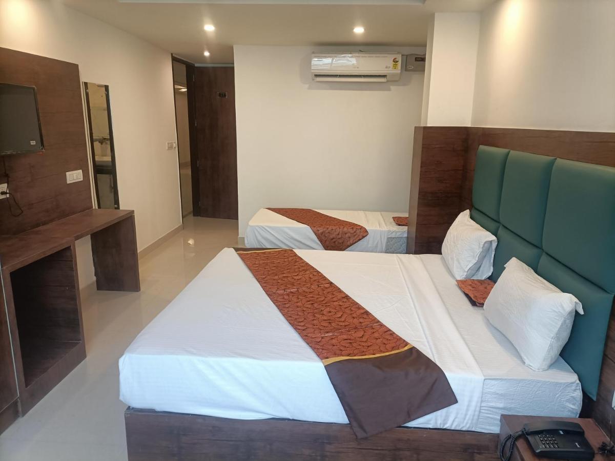 Family Hotel Tark Near Igi Airport Delhi ニューデリー エクステリア 写真